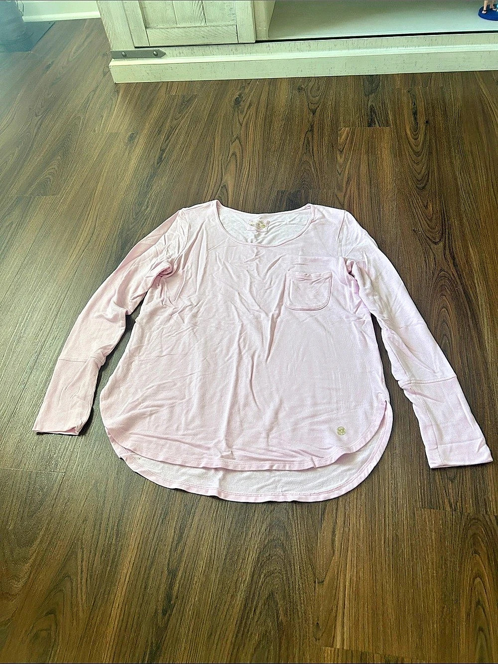 Lilly Pulitzer Long Sleeve Tee in Pink Size M